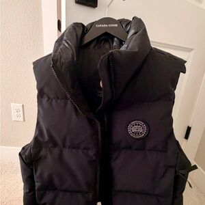 Canada Goose Black Cropped Grandview Puffer Vest- Size Sm